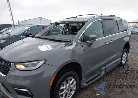 2021 Chrysler Pacifica Touring L z USA, uszkodzony, nr VIN 2C4RC1BG1MR602335